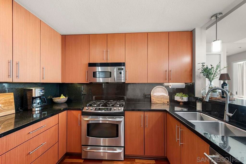 Image 18 of property listing at 325 7th Avenue 1006, San Diego, CA 92101