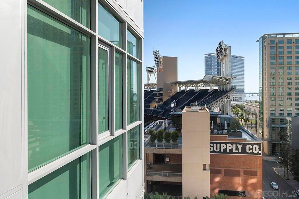 Image 2 of property listing at 325 7th Avenue 1006, San Diego, CA 92101