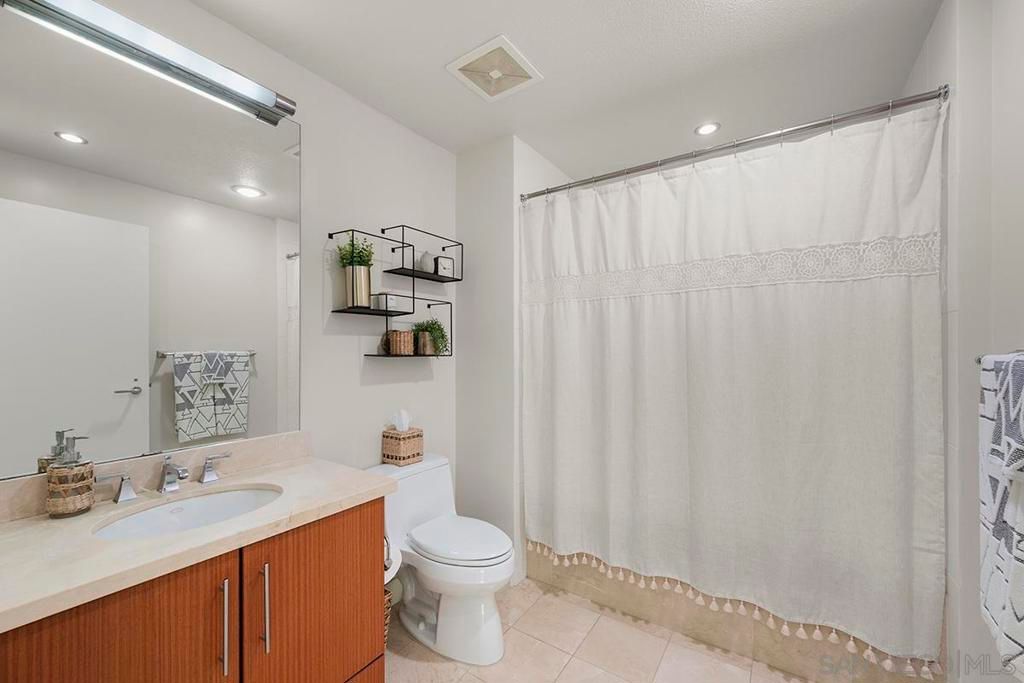 Image 27 of property listing at 325 7th Avenue 1006, San Diego, CA 92101