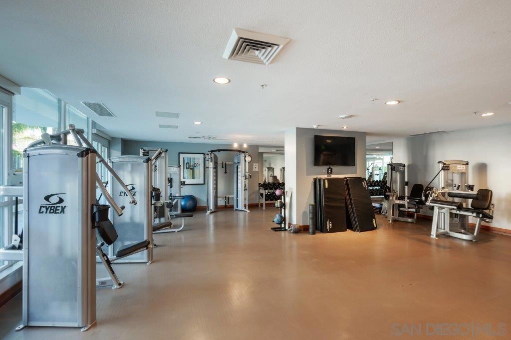 Image 45 of property listing at 325 7th Avenue 1006, San Diego, CA 92101