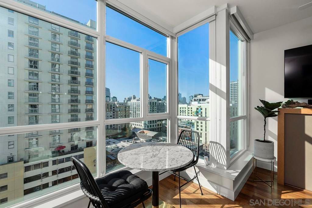 Image 8 of property listing at 325 7th Avenue 1006, San Diego, CA 92101