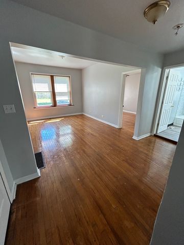 9036 S Dauphin Avenue 1S, Chicago, IL 60619