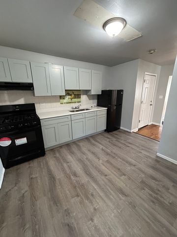 9036 S Dauphin Avenue 1S, Chicago, IL 60619