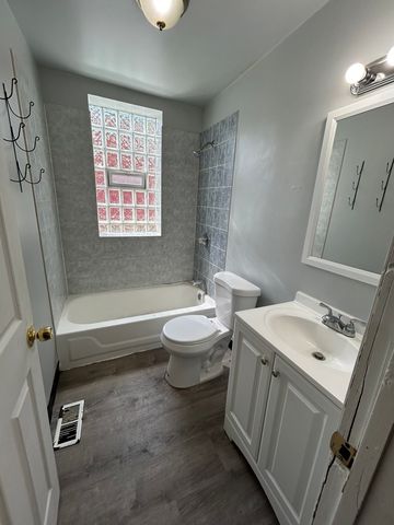 9036 S Dauphin Avenue 1S, Chicago, IL 60619