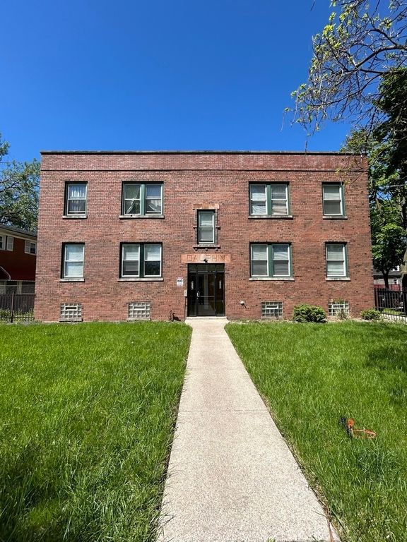9036 S Dauphin Avenue 1S, Chicago, IL 60619