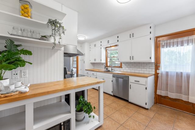 5816 E Memphis, Bel Aire, KS 67220