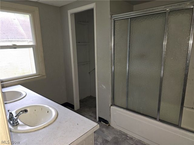 3952 E 74th Street, Cleveland, OH 44105