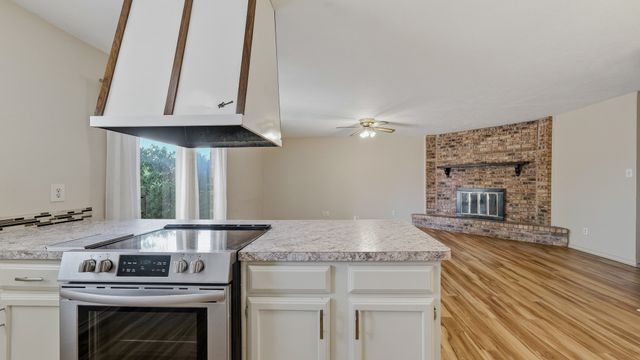 5821 Maiden Lane, Fort Worth, TX 76131