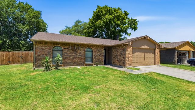 5821 Maiden Lane, Fort Worth, TX 76131