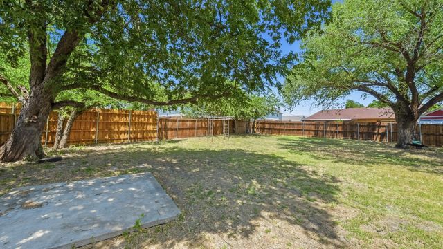 5821 Maiden Lane, Fort Worth, TX 76131