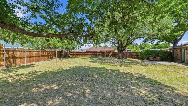 5821 Maiden Lane, Fort Worth, TX 76131