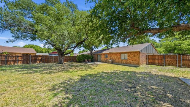 5821 Maiden Lane, Fort Worth, TX 76131