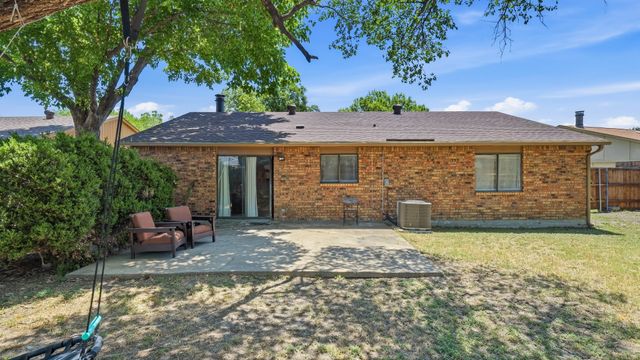 5821 Maiden Lane, Fort Worth, TX 76131