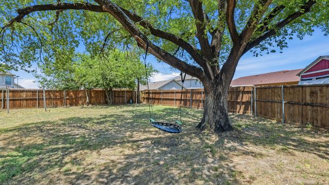 5821 Maiden Lane, Fort Worth, TX 76131