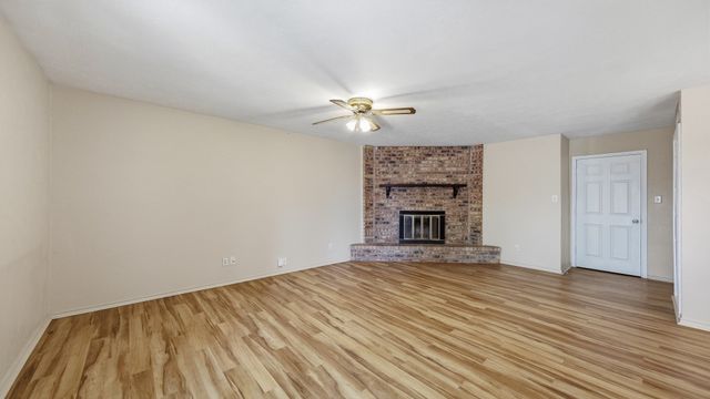 5821 Maiden Lane, Fort Worth, TX 76131