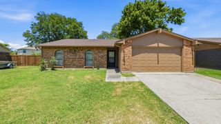 5821 Maiden Lane, Fort Worth, TX 76131