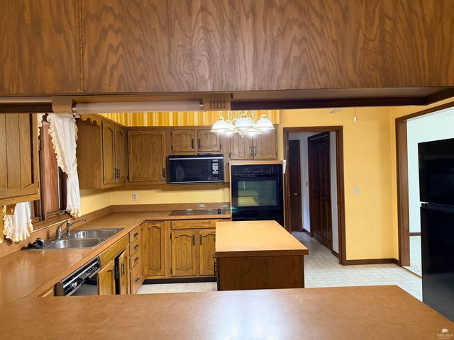 3521 Rocky Ford Avenue, Manhattan, KS 66502