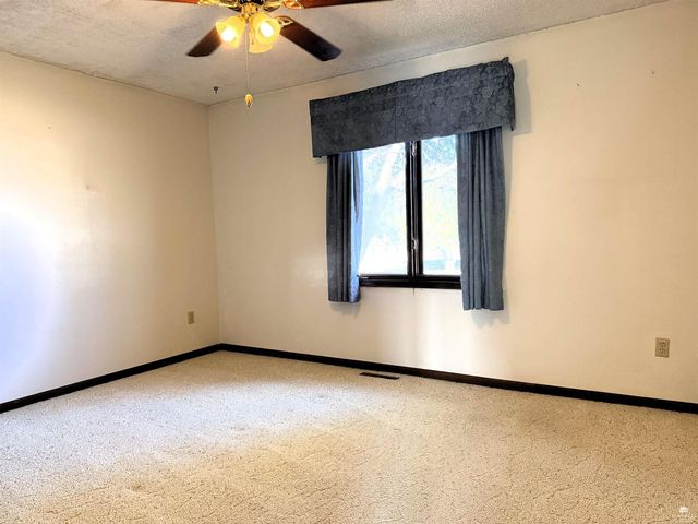 3521 Rocky Ford Avenue, Manhattan, KS 66502