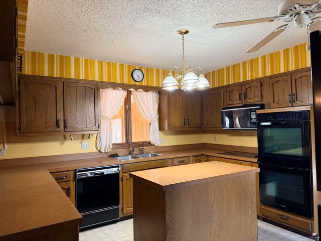 3521 Rocky Ford Avenue, Manhattan, KS 66502