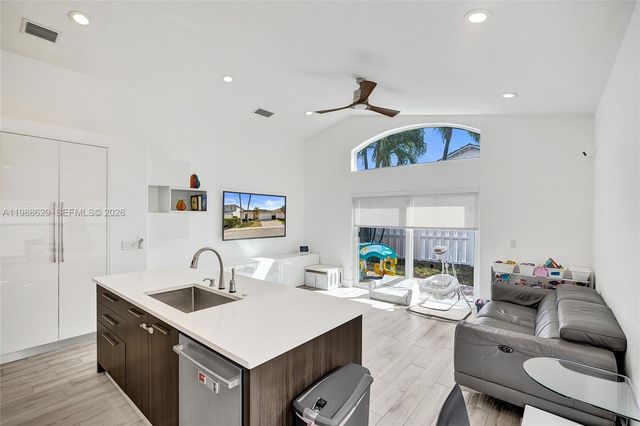 4928 SW 33rd Way, Hollywood, FL 33312