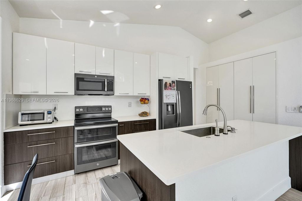 4928 SW 33rd Way, Hollywood, FL 33312