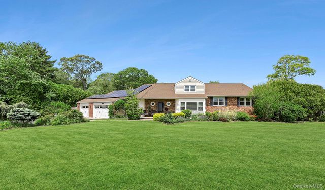 9 Dove Lane, Bay Shore, NY 11706