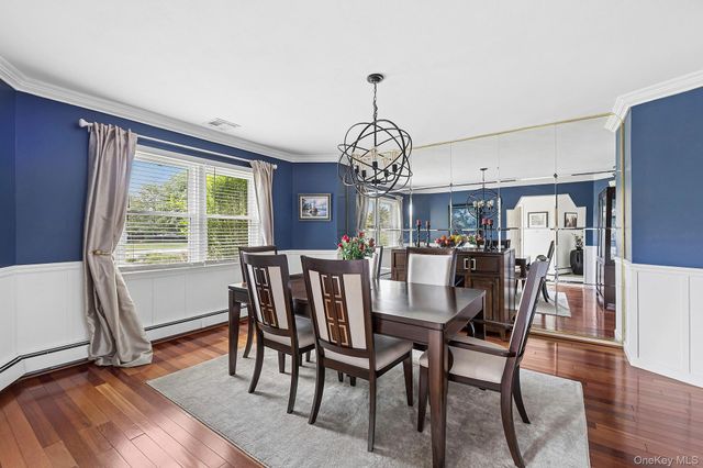 9 Dove Lane, Bay Shore, NY 11706