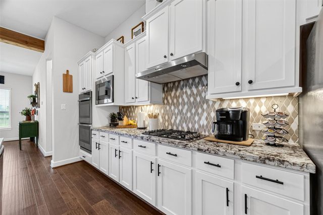 11806 Autumn Leaf Drive, Mont Belvieu, TX 77535