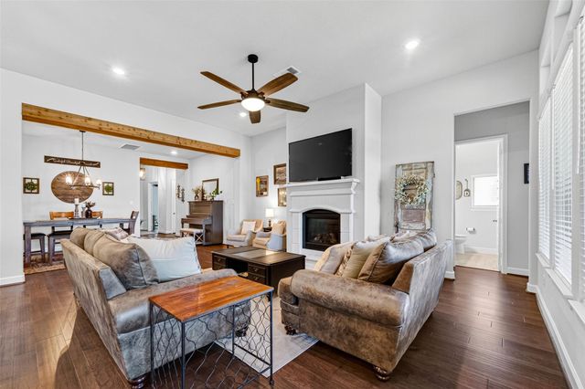 11806 Autumn Leaf Drive, Mont Belvieu, TX 77535