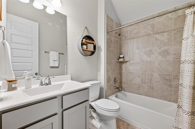 11806 Autumn Leaf Drive, Mont Belvieu, TX 77535