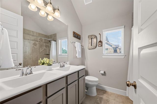 11806 Autumn Leaf Drive, Mont Belvieu, TX 77535