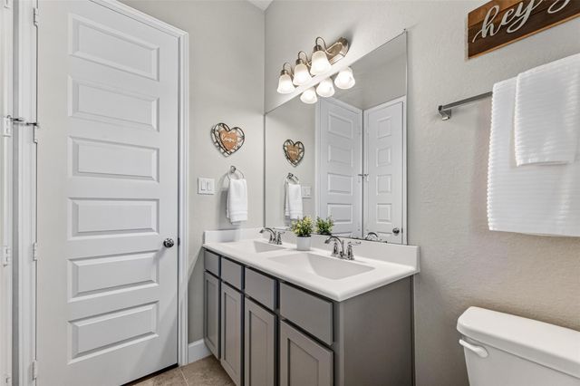 11806 Autumn Leaf Drive, Mont Belvieu, TX 77535