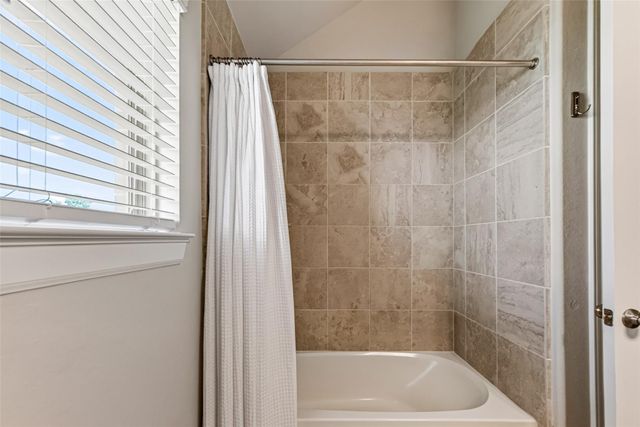 11806 Autumn Leaf Drive, Mont Belvieu, TX 77535