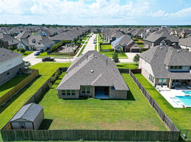 11806 Autumn Leaf Drive, Mont Belvieu, TX 77535