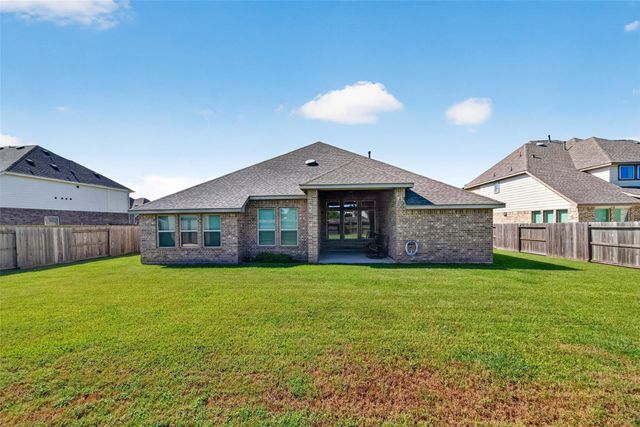 11806 Autumn Leaf Drive, Mont Belvieu, TX 77535