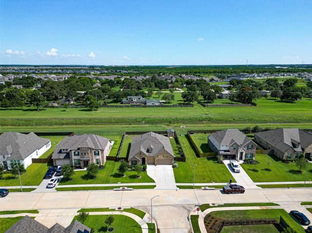 11806 Autumn Leaf Drive, Mont Belvieu, TX 77535