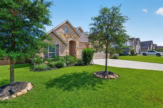11806 Autumn Leaf Drive, Mont Belvieu, TX 77535