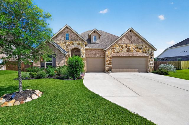 11806 Autumn Leaf Drive, Mont Belvieu, TX 77535