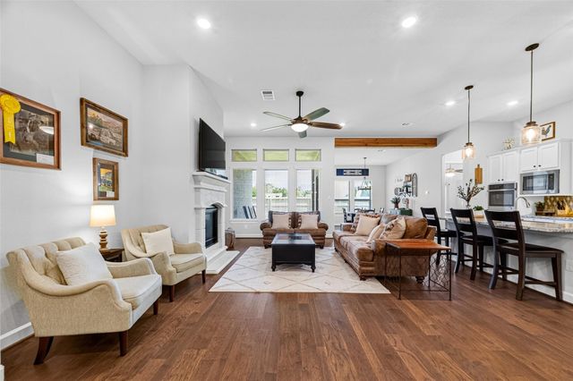 11806 Autumn Leaf Drive, Mont Belvieu, TX 77535