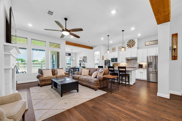 11806 Autumn Leaf Drive, Mont Belvieu, TX 77535