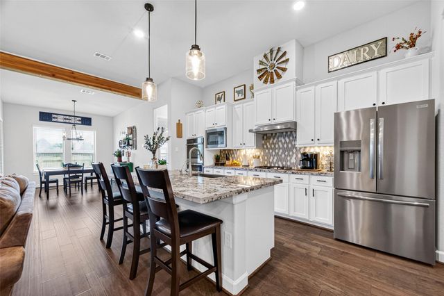 11806 Autumn Leaf Drive, Mont Belvieu, TX 77535