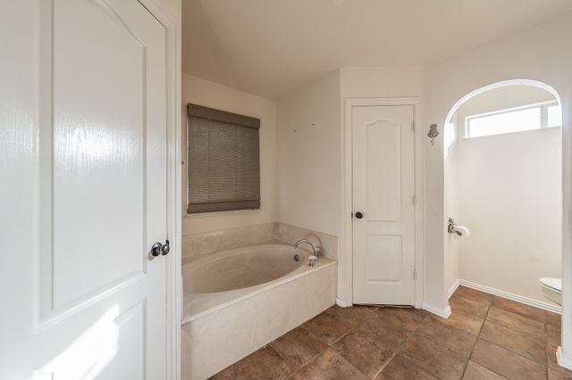 928 Herby Del Trail, Azle, TX 76020