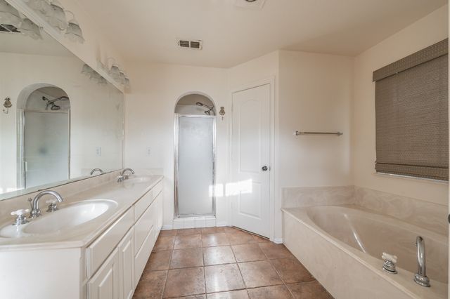 928 Herby Del Trail, Azle, TX 76020