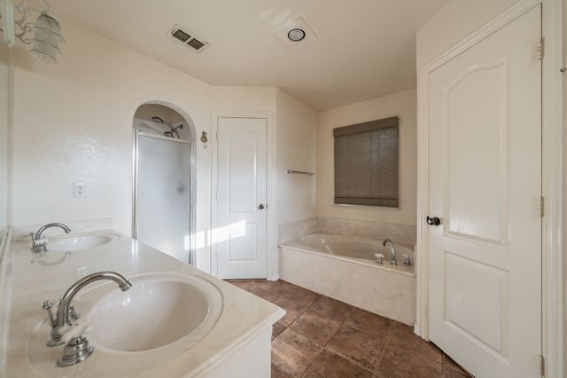 928 Herby Del Trail, Azle, TX 76020