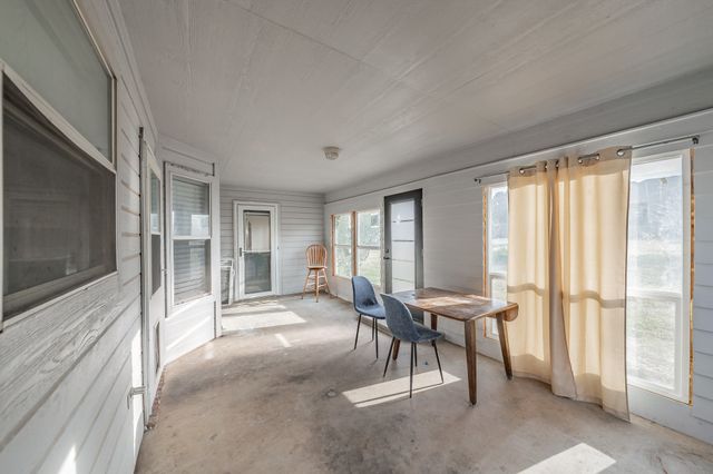 928 Herby Del Trail, Azle, TX 76020