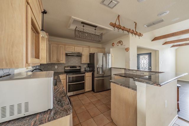 928 Herby Del Trail, Azle, TX 76020