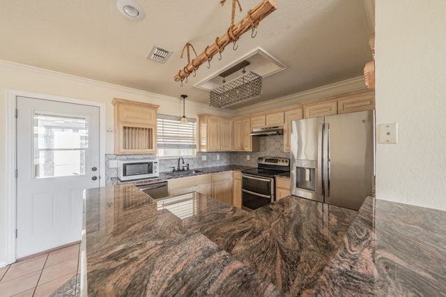 928 Herby Del Trail, Azle, TX 76020