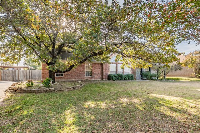 928 Herby Del Trail, Azle, TX 76020