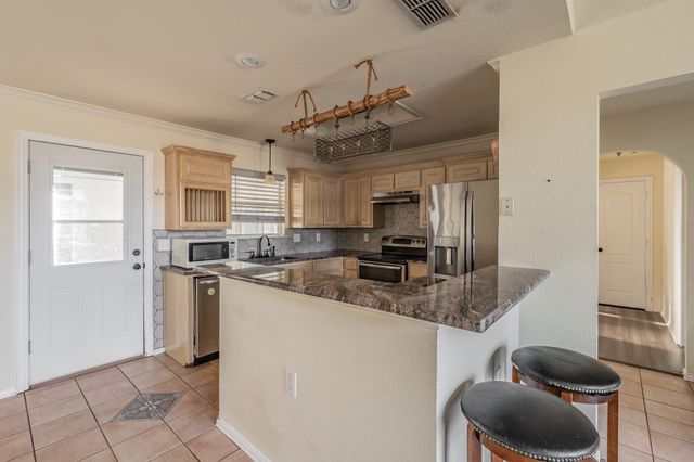 928 Herby Del Trail, Azle, TX 76020