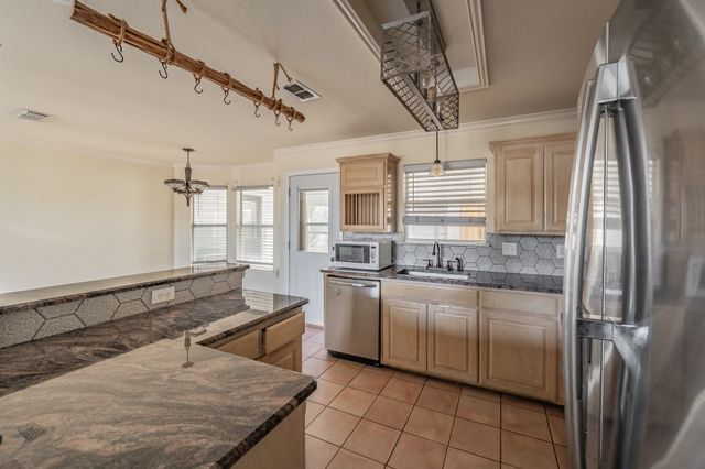 928 Herby Del Trail, Azle, TX 76020